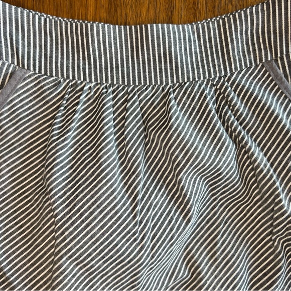 Final Touch Grey & White Stripe Mini Skirt Small WITH POCKETS! - Picture 4 of 8
